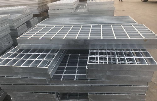 鋼格板與盤(pán)梯踏步板 工業(yè)建筑中的安全實(shí)用之選